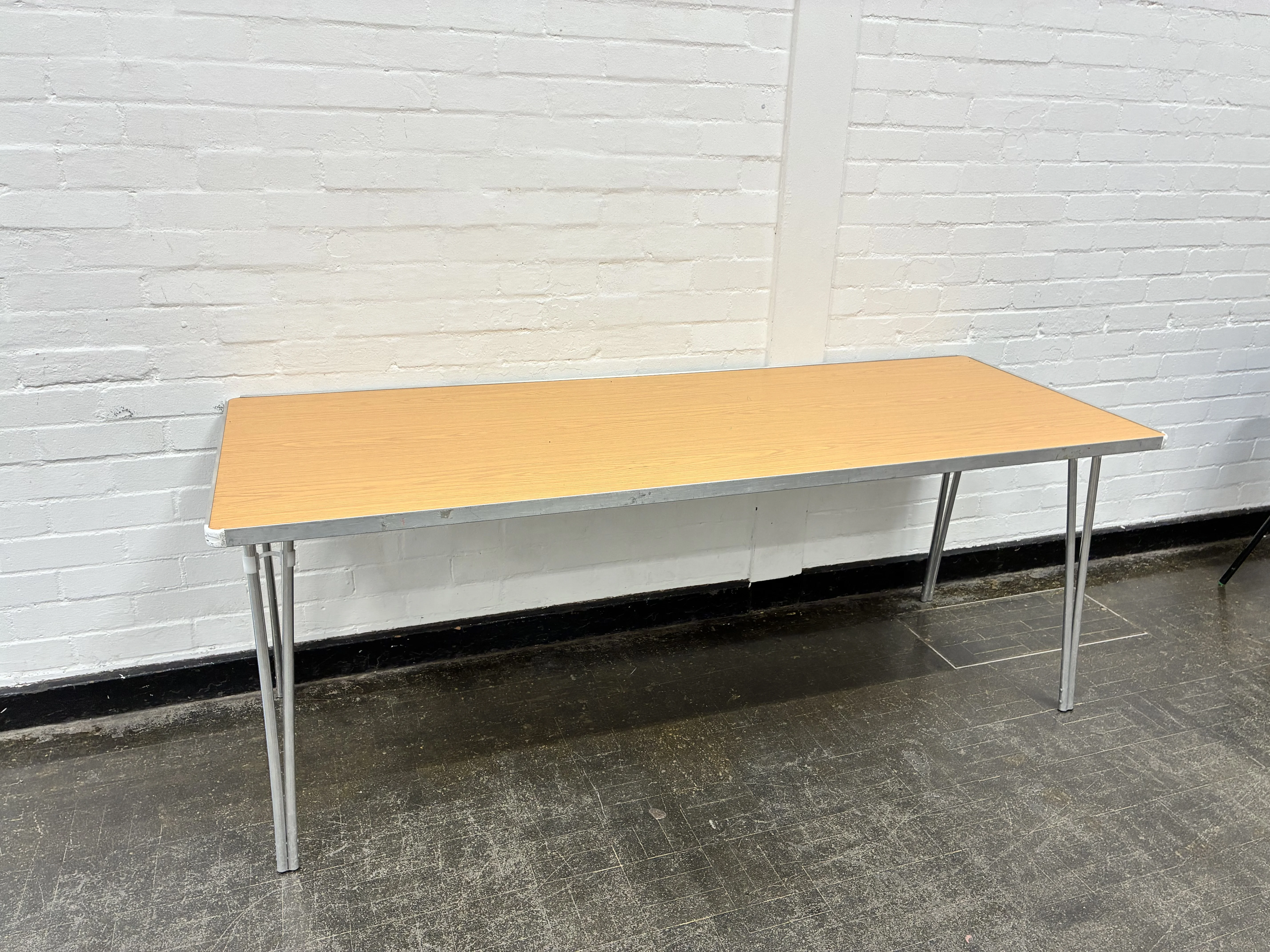 Rectangular folding table