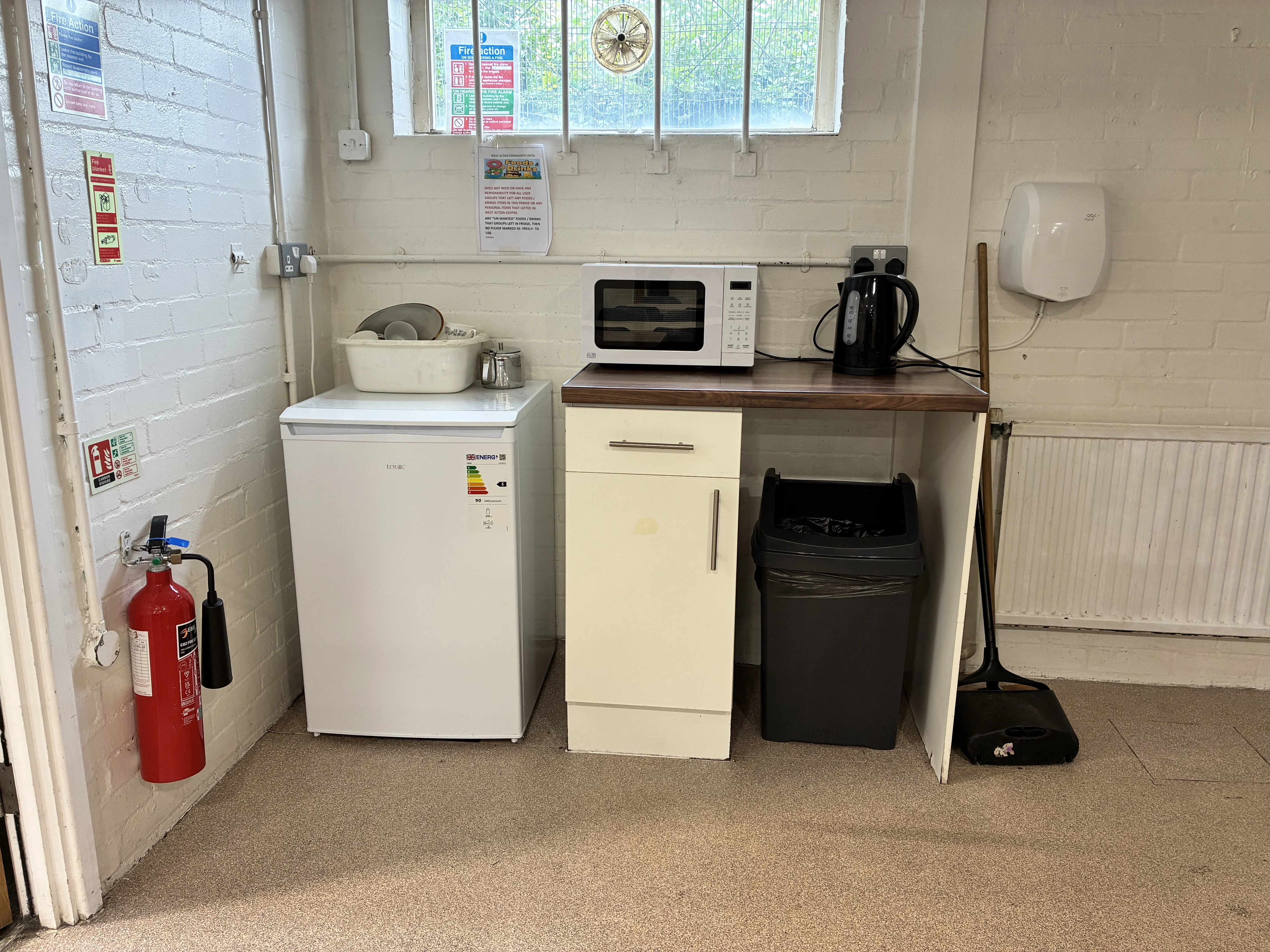 Kitchen appliances included